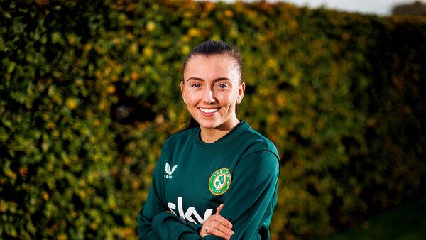 Abbie Larkin with Erin McLaughlin, right, and Louise Quinn, centre, during a Republic of Ireland women training session. Photo by Stephen McCarthy/Sportsfile