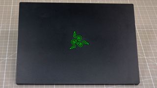 桌子上的Razer Blade 14（2024）